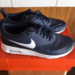 Women’s athletic shoes leather/fabric